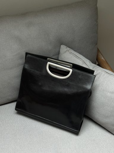 Leren tas Leren tas met rvs handvat